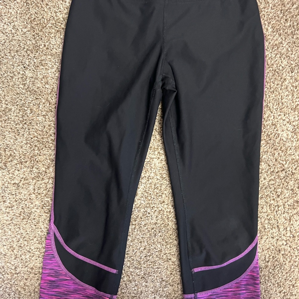 Xersion Black and Purple Capris